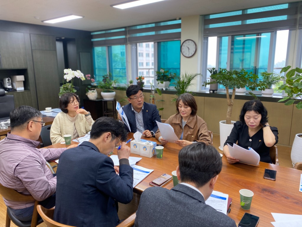 [사진] 250423_최만식 의원_급경사지 캐노피 설치 관련 회의.jpg