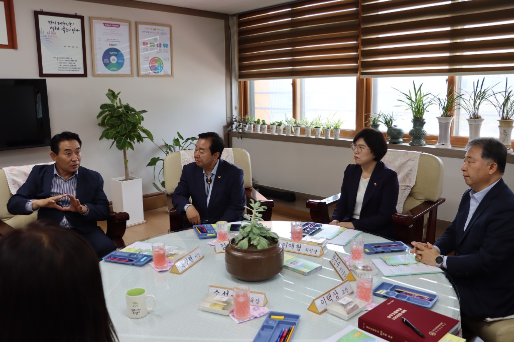 250424 이애형의원, 포천 송우초등학교 현장 찾아...지역사회와 학교가 상생할 수 있는 공간 활용 필요해3.jpg