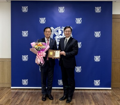 250408_이제영 경기도의회 미래과학협력위원장, 차세대융합기술원 감사패 수상.jpg width: 100%; height : 150px