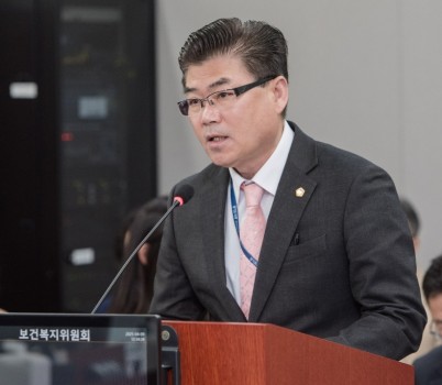 250409 윤태길 의원, 대표발의한 경기도 보건환경연구원 운영조례안 상임위 심사 통과.jpg width: 100%; height : 150px