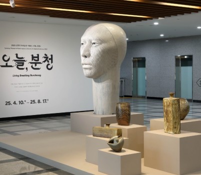 (사진자료1)+경기도자미술관+기획전+′오늘，+분청′+전시+전경.JPG width: 100%; height : 150px