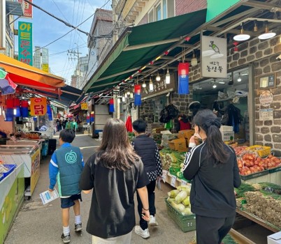 전통시장 체험활동 사진.jpg width: 100%; height : 150px