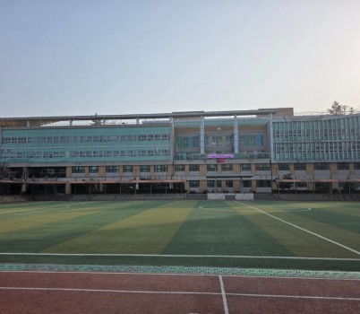 보라고등학교 운동장 (1).jpg width: 100%; height : 150px