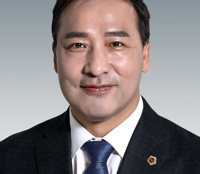 [사진] 김용성 의원_명함사진.jpg width: 100%; height : 150px