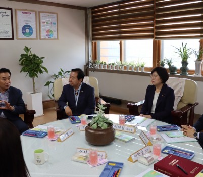 250424 이애형의원, 포천 송우초등학교 현장 찾아...지역사회와 학교가 상생할 수 있는 공간 활용 필요해3.jpg width: 100%; height : 150px
