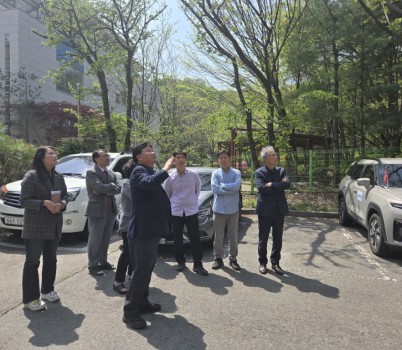 250425 성기황 의원, 당동중학교 옹벽 안전 점검...사고 미연에 방지해야 (1).jpg width: 100%; height : 150px