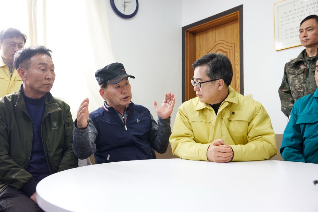 (참고사진)3월7일+김동연+지사+포천+오폭사고+현장+방문+(2).jpg