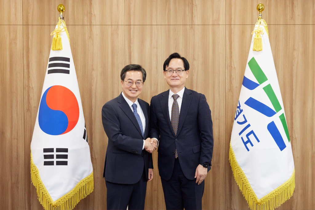 사진자료+1(강성천+경기연구원장).jpg