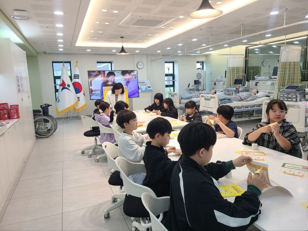 250502_인체_탐험부터_응급처치까지_토요일에_만나는_행복한_건강_체험_교실(사진1).jpg