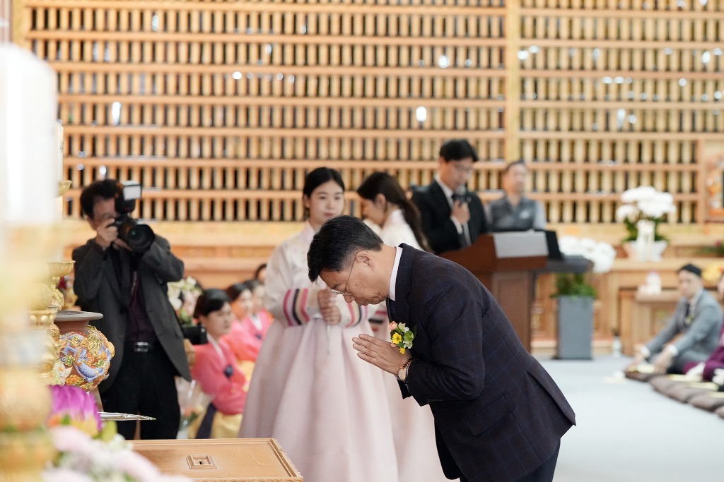 4. 신상진 성남시장이 부처님 오신 날을 맞아 봉국사에 참석했다.jpg