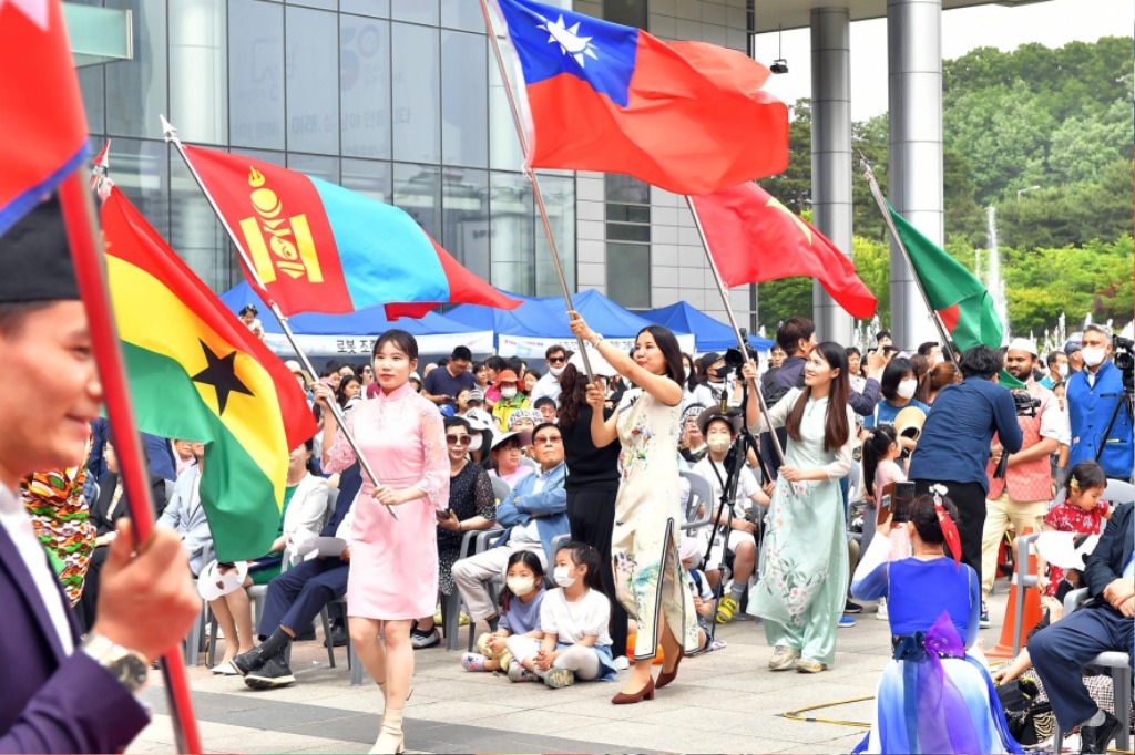 여성가족과-성남시청 광장서 열린 ‘지구촌 어울림 축제’ 때(자료사진).jpg