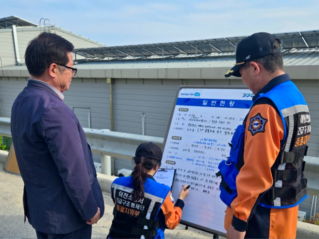 250513_경기도의회 허원 위원장, 이천 물류창고 화재사고 현장 찾아 (1).jpg