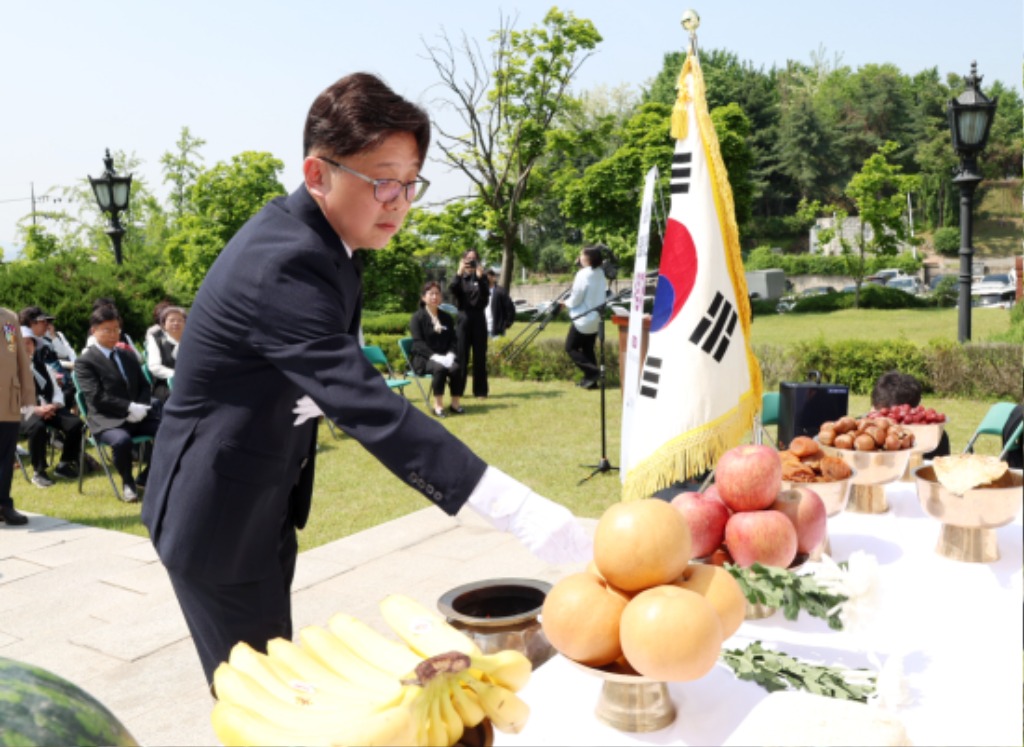 성남시의회, 태평동 현충탑 위령제 참석