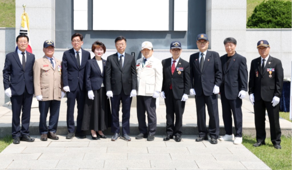현충탑3.jpg