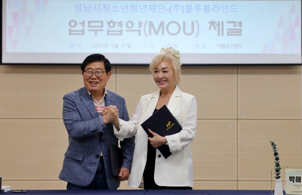 (왼)양경석 대표이사 (오)박해미 대표.JPG