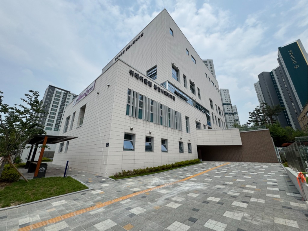 복지정책과-정식 개관을 앞두고 시범 운영(6.23~7.11)하는 성남시 위례어울림종합사회복지관 전경.jpg