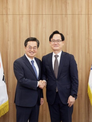 사진자료+1(강성천+경기연구원장).jpg