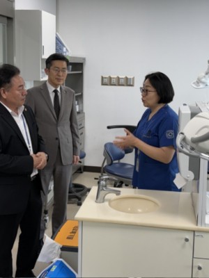 250502 김동규 의원, 경기도의료원 현장 방문...의료진 헌신에 감사, 공공의료 강화에 지속 협력할 것1.jpg