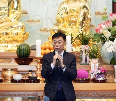 1. 신상진 성남시장이 정토사에서 인사말을 하고 있다.jpg width: 100%; height : 150px