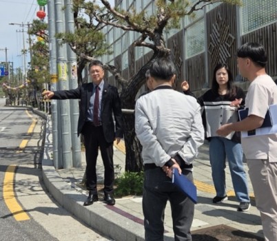 250507_이석균 경기도의원, 남양주 두산위브트레지움 앞 교통안전 정담회 개최... _마을주민 보호구간_ 지정 추진 1.jpg width: 100%; height : 150px