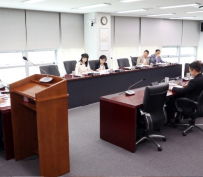 보도자료 사진(제7차 특별위원회).JPG width: 100%; height : 150px