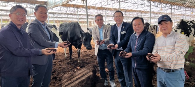 이오수 의원, 피트모스 활용한 축산환경 실…