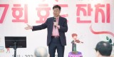 1. 신상진 성남시장이 ‘보통골 효잔치’ 참석해 인사말을 전하고 있다.JPG