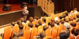 1. 신상진 성남시장이 ‘팬데믹을 넘어, 함께 만드는 안전한 성남’ 강연회에 참석해 인사말을 전하고 있다.jpg