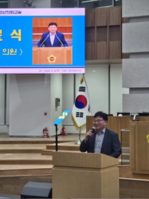 250522 성기황 의원, 청소년의회교실 참석..둔대초 학생들과 민주주의 경험 나눠 (1).jpg