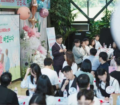 여성가족과-성남시는 지난 5월 25일 헬로오드리(운중동)에서 열린 올해 첫 ‘솔로몬의 선택’ 행사(제14기)에서 50쌍(총 100명) 중 22쌍(44%)의 커플 매칭에 성공했다.jpg