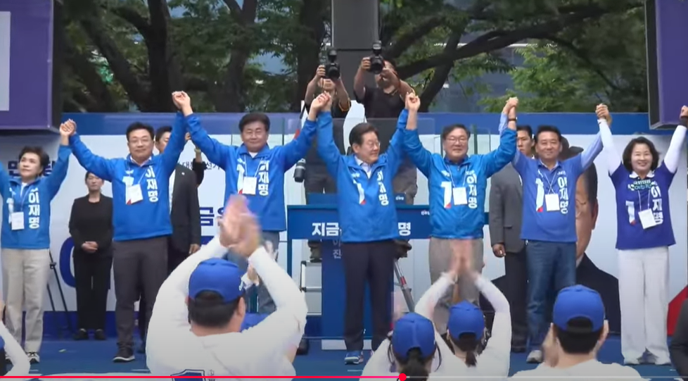 사진_야탑역 광장 유세.png