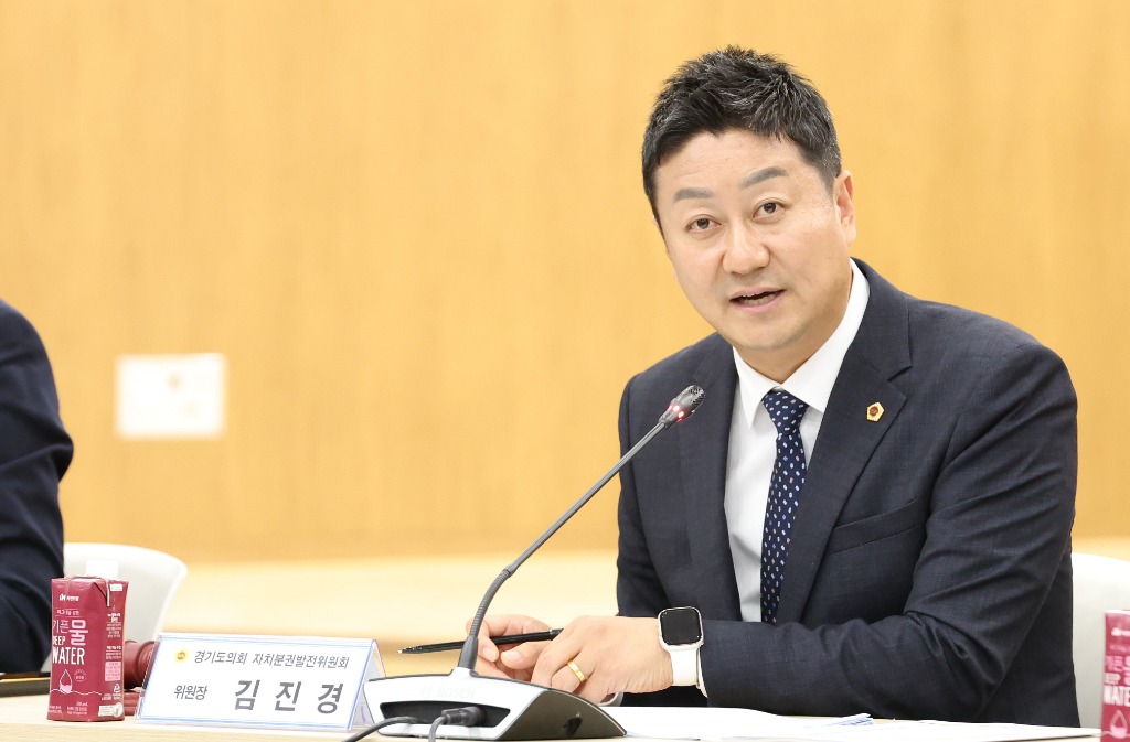 250610 제11대 경기도의회 후반기 자치분권발전위원회 본격 출범, 김진경 의장 _지방의회도 제도 변화 선도적으로 이끌겠다_ (2).jpg