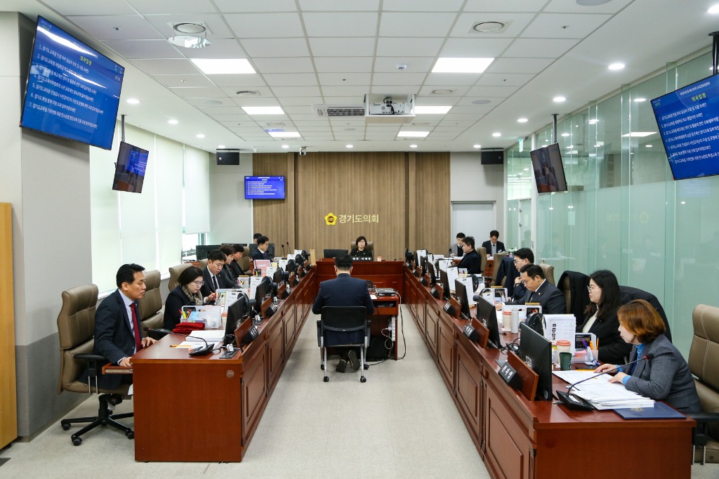 250611 교육행정위원회, 경기도교육청 2024회계연도 결산 및 2025년도 제1회 추경안 심사 실시 (1).jpg