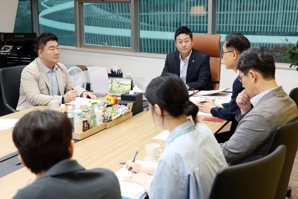 250616 김진경 의장, 도-도교육청 대안교육기관 급식비 갈등 중재나서 (1).jpg