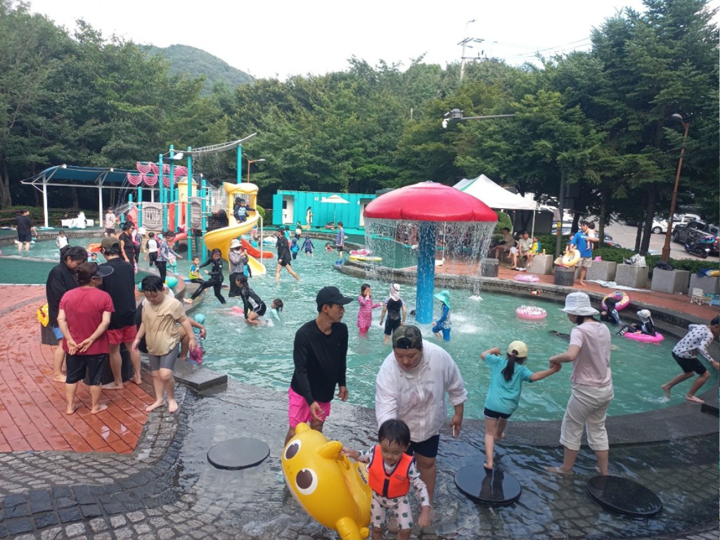 공원과-성남시 중원구 은행동 은행공원 물놀이장.jpg