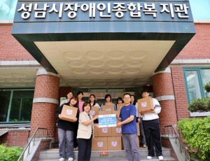 학교밖 청소년 물품기부 사진.JPG
