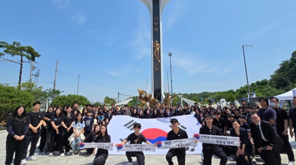 20250606 단체사진.jpg