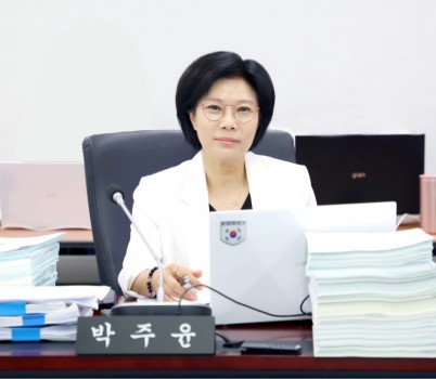 붙임1.박주윤 시의원.jpg width: 100%; height : 150px