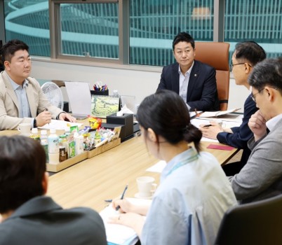 250616 김진경 의장, 도-도교육청 대안교육기관 급식비 갈등 중재나서 (1).jpg width: 100%; height : 150px
