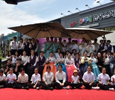 단체.jpg width: 100%; height : 150px