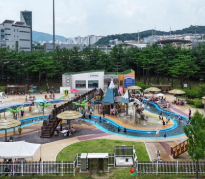 공원과-성남시 분당구 삼평동 화랑공원 내 물놀이장.jpg width: 100%; height : 150px