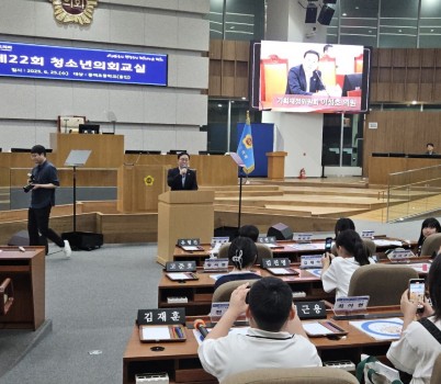 250626 이성호 의원, 동백초 학생들과 함께하는 제22회 청소년의회 참석 (1).jpg width: 100%; height : 150px