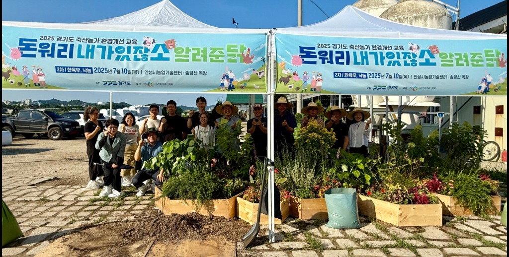 250711 이오수 의원, 축산환경 개선 선도농가 방문... “현장 사례가 정책의 출발점” (1).jpg