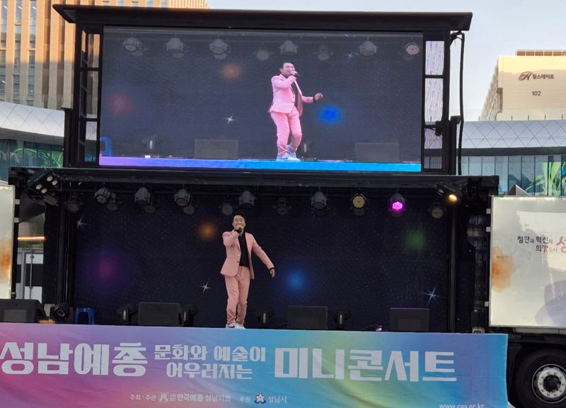 가수 염정민.jpg