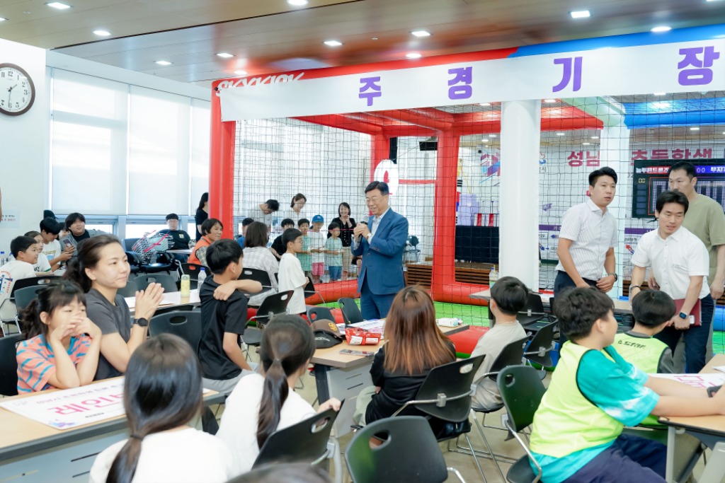 신상진 성남시장, 시 초등학생 드론 축구대회 참석해 미래 인…
