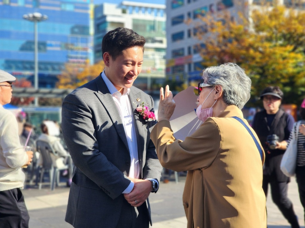 성남시의회 김보석 의원, “야탑역 광장, 스마트 랜드마크를 …