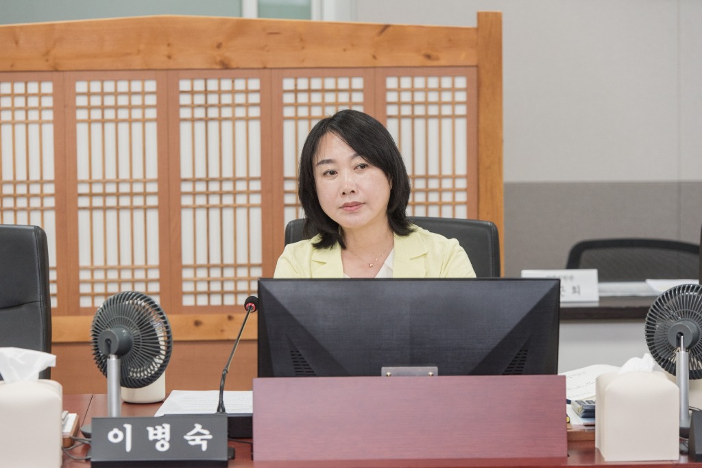 250717 이병숙 의원 대표발의, 경기도 모범노동대상 조례안 상임위 의결 (2).jpg