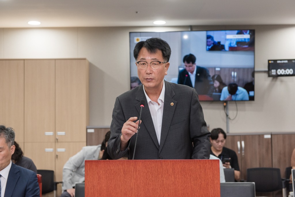 250717 김재균 의원, 여성기업 전주기 지원체계 마련한 전부개정조례안 상임위 통과(2).jpg