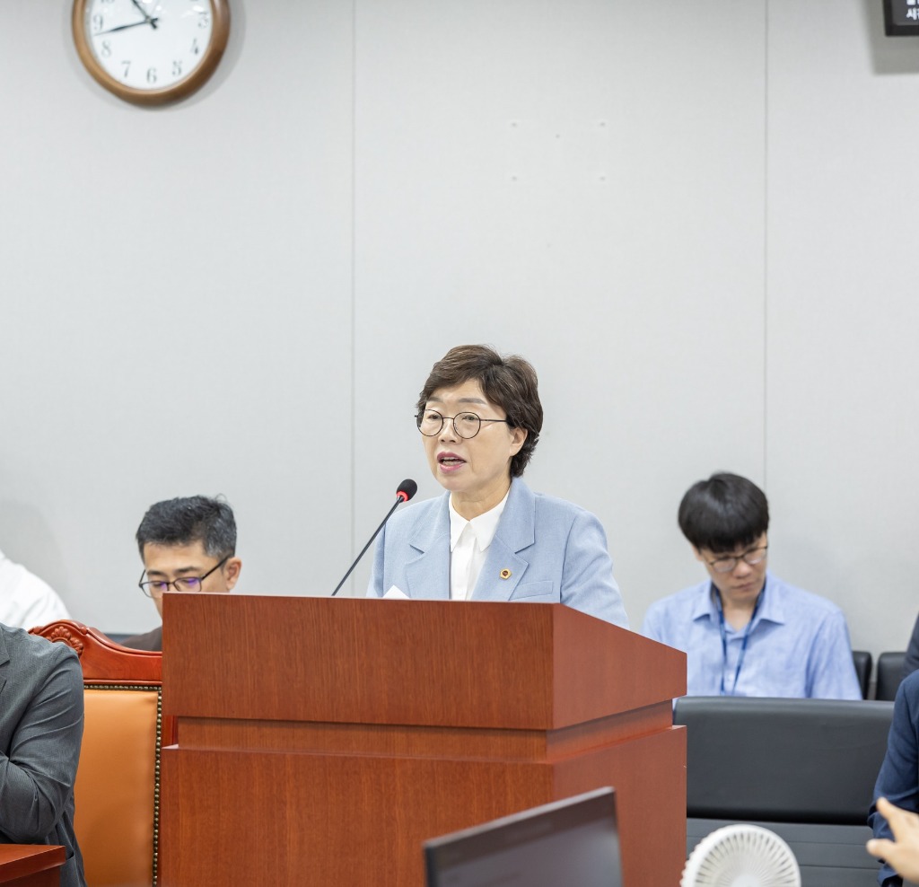 250717  박옥분 의원, 경기도 지반침하 사고 선제적 대응 위한 조례 개정안 심사 통과 (1).jpg