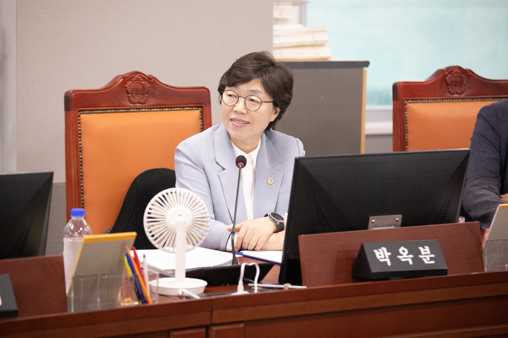 250717  박옥분 의원, 경기도 지반침하 사고 선제적 대응 위한 조례 개정안 심사 통과 (2).jpg